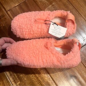 Girls plushy slippers pink star fish size 2